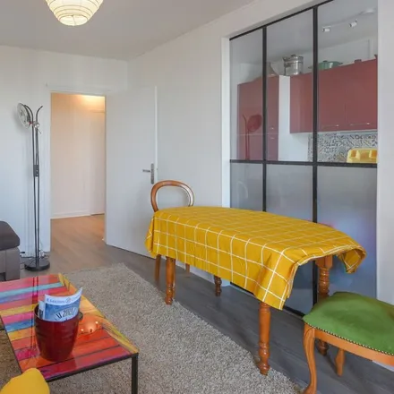 Rent this 2 bed apartment on 92110 Clichy
