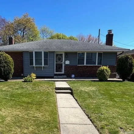 Rent this 3 bed house on 3900 Miller Place in Levittown, NY 11756