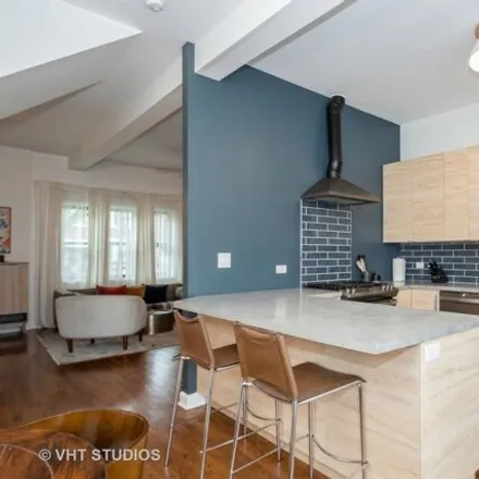 Image 2 - 3529 West Le Moyne Street, Chicago, IL 60651, USA - House for sale