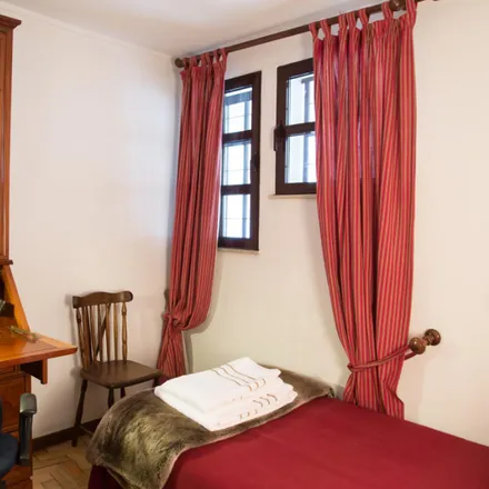 Rent this 6 bed room on Rua Professor Queiroz Veloso in 1600-645 Lisbon, Portugal