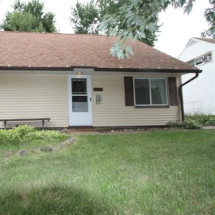 Buy this 4 bed house on 2180 Wichert Drive in Cuyahoga Falls, OH 44221