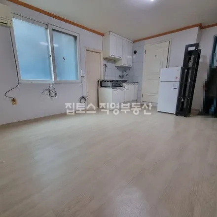 Rent this studio apartment on 서울특별시 동작구 사당동 206-38