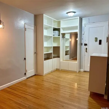 Image 5 - 112-19 34th Avenue, New York, NY 11368, USA - Apartment for sale