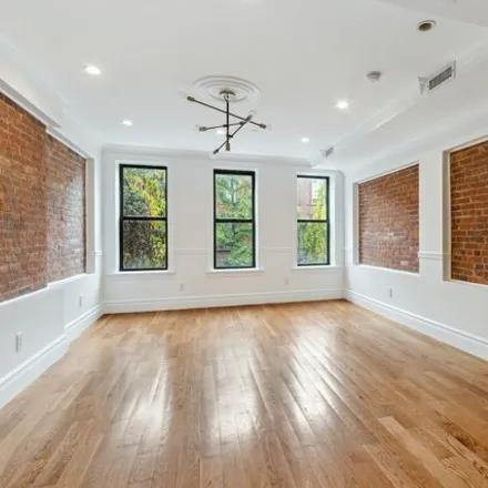 Image 3 - 319 West 137th Street, New York, NY 10030, USA - Townhouse for sale