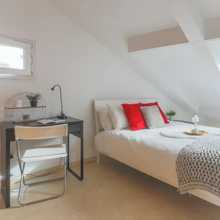 Rent this 5 bed room on Madrid in Calle de Bordadores, 7