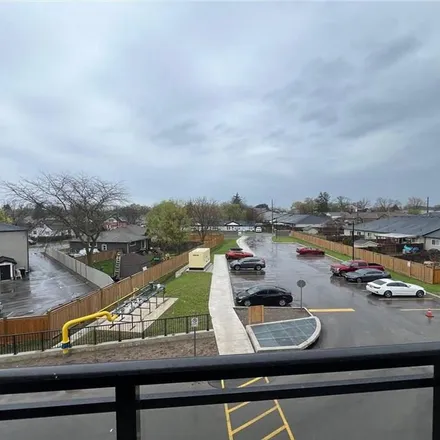 Image 1 - 50 Herrick Avenue, St. Catharines, ON L2P 2S7, Canada - Apartment for rent