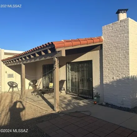 Rent this 2 bed house on 4998 North Placita del Lazo in Pima County, AZ 85750