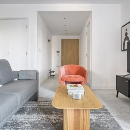 Image 3 - 132 Cavell Street, St. George in the East, London, E1 2JA, United Kingdom - Apartment for rent