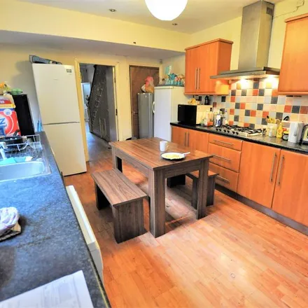 Rent this 8 bed townhouse on Manor House Road in Newcastle upon Tyne, NE2 2LU