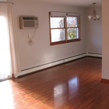 Image 3 - 193 Park Avenue, East Rutherford, Bergen County, NJ 07073, USA - House for rent