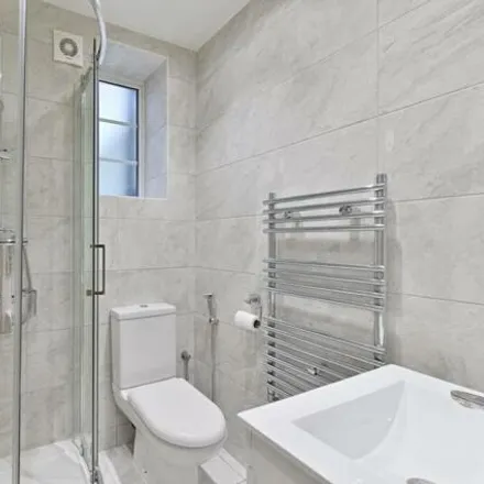 Image 2 - Wimbledon Hill Road, London, SW19 7QN, United Kingdom - Apartment for rent