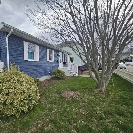 Image 3 - 570 Maxfield Street, Westview Park, New Bedford, MA 02740, USA - House for sale