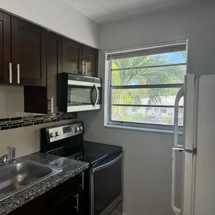 Image 5 - 8262 Northeast 1st Avenue, Little River, Miami, FL 33138, USA - Condo for rent