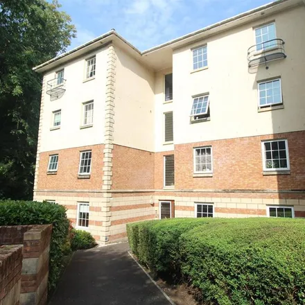 Rent this 2 bed apartment on Castle Bank in Inverclyde, PA14 6QY