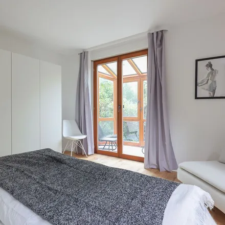 Rent this 3 bed apartment on Zehntwerderweg 13A in 13469 Berlin, Germany