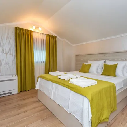 Image 4 - Petrovac na Moru, Budva Municipality, Montenegro - Apartment for rent