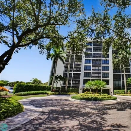 Buy this 2 bed condo on 7699 Lakeside Boulevard in Boca West, Palm Beach County