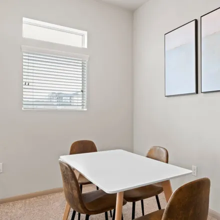 Image 9 - 2401 Grove Boulevard, Austin, TX 78741, USA - Apartment for rent