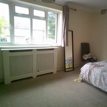 Image 5 - Easedale Drive, London, RM12 5HS, United Kingdom - Apartment for rent