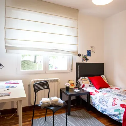 Rent this 3 bed room on Colegio de Educación Infantil y Primaria Arangoiti HLHI in Berrizbidea, 48014 Bilbao