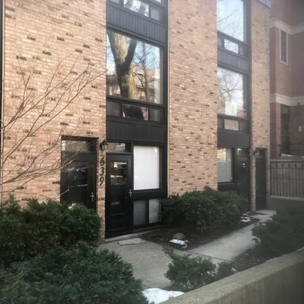 Rent this 1 bed condo on 639 West Wellington Avenue in Chicago, IL 60657