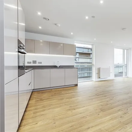 Rent this 3 bed apartment on Maritime Apartments in Manilla Walk, London