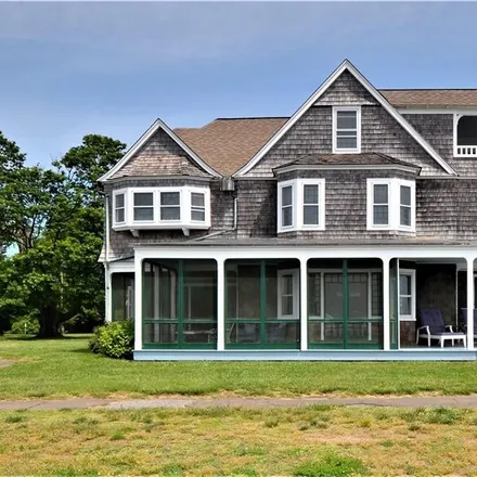 Buy this 11 bed house on 15 Pettipaug Avenue in Fenwick, Old Saybrook