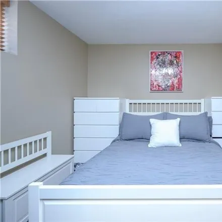 Image 3 - 200 Lucille Avenue, New York, NY 10309, USA - Duplex for sale