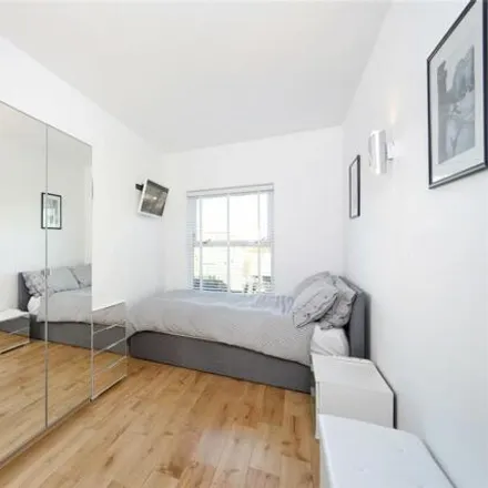 Image 4 - unnamed road, Stockwell Park, London, SW4 6QU, United Kingdom - Room for rent