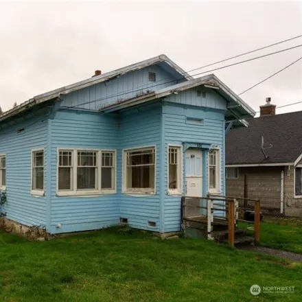 Buy this 3 bed house on Emerson Elementary School in Adams Street, Hoquiam