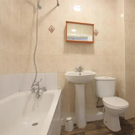 Image 7 - Great West Road, Vicarage Farm Road, London, TW5 0AA, United Kingdom - Apartment for rent