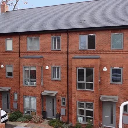 Rent this 4 bed townhouse on 59 Victoria Road in Leeds, LS6 1AS