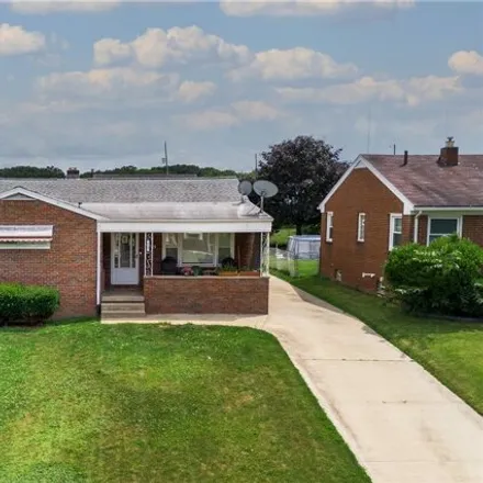 Buy this 3 bed house on 1125 Aberdeen Ave in Youngstown, Ohio