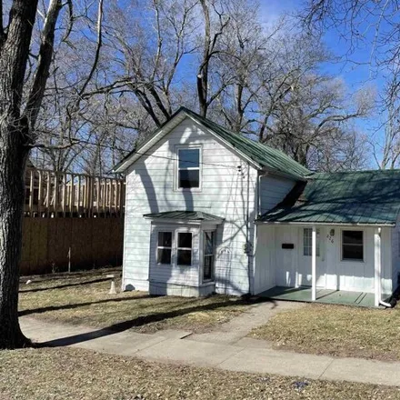 Buy this 2 bed house on 318 North High Street in Havana, IL 62644