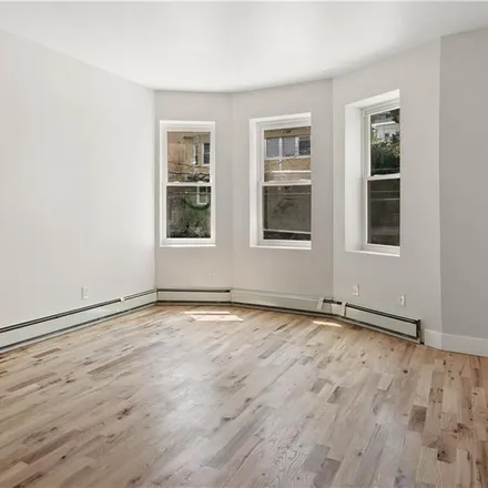 Rent this 3 bed apartment on 112 Saratoga Avenue in Lowerre, City of Yonkers