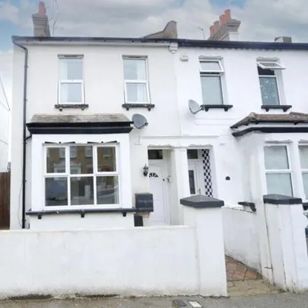 Buy this 1 bed apartment on Maldon Road in Southend-on-Sea, SS2 5ES
