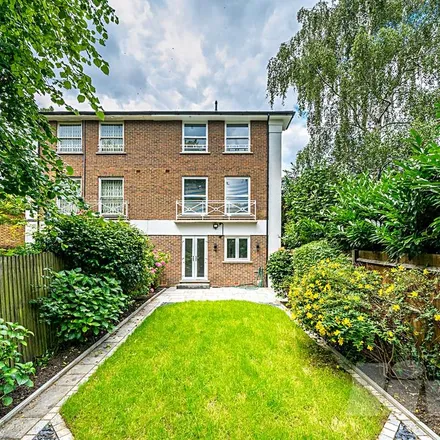 Rent this 4 bed house on 42 Belsize Grove in London, NW3 4TR