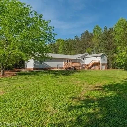 Image 3 - 641 Oakwood Circle, Davidson County, NC 27295, USA - House for sale