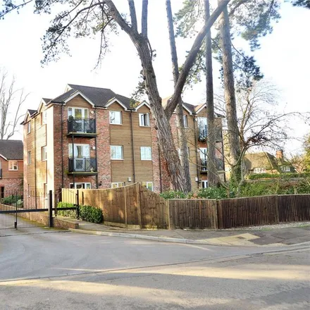 Rent this 2 bed apartment on Ray Mill Road East in Maidenhead, SL6 8TQ