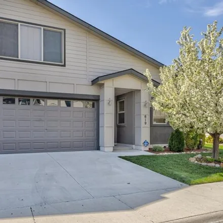 Buy this 2 bed house on 657 West Escalade Place in Nampa, ID 83651