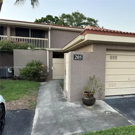Rent this 3 bed townhouse on 173 Dunwoody Lane in Hollywood, FL 33021