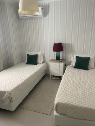 Rent this 3 bed room on Rua do Hangar in 2765-446 Cascais e Estoril, Portugal