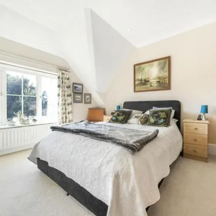 Image 9 - Upper Edgeborough Road, Guildford, GU1 2BJ, United Kingdom - Apartment for sale