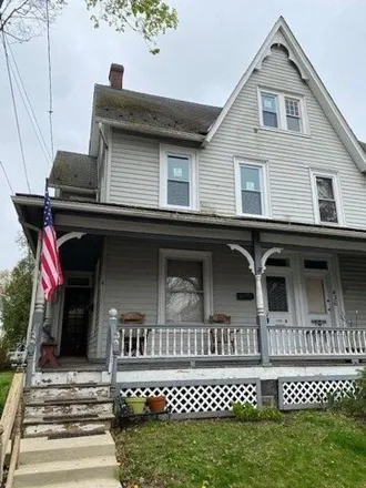 Rent this 3 bed house on 454 East Broad Street in Quakertown, PA 18951