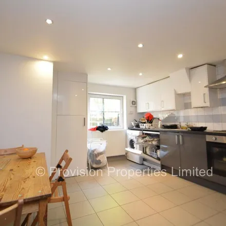 Image 3 - 39 Manor Drive, Leeds, LS6 1DD, United Kingdom - Townhouse for rent
