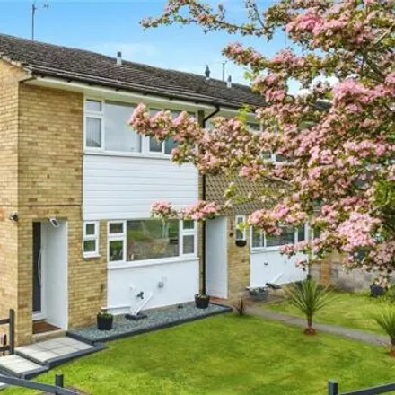 Buy this 3 bed duplex on Shepley Drive in Reading, RG30 3HG