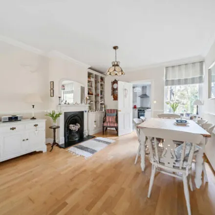 Image 2 - Crescent Road, Shepperton, TW17 8BJ, United Kingdom - Duplex for sale