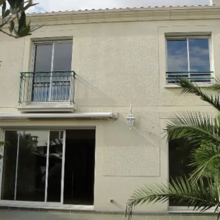 Rent this 5 bed apartment on Tiers-Lieu de Bègles in Place du XIV Juillet, 33130 Bègles