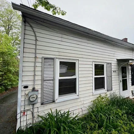 Buy this 3 bed house on 4052 High Street in Thorndike, Palmer