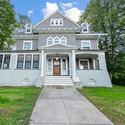 Buy this 7 bed house on 185 Ocean Avenue in New London, CT 06320